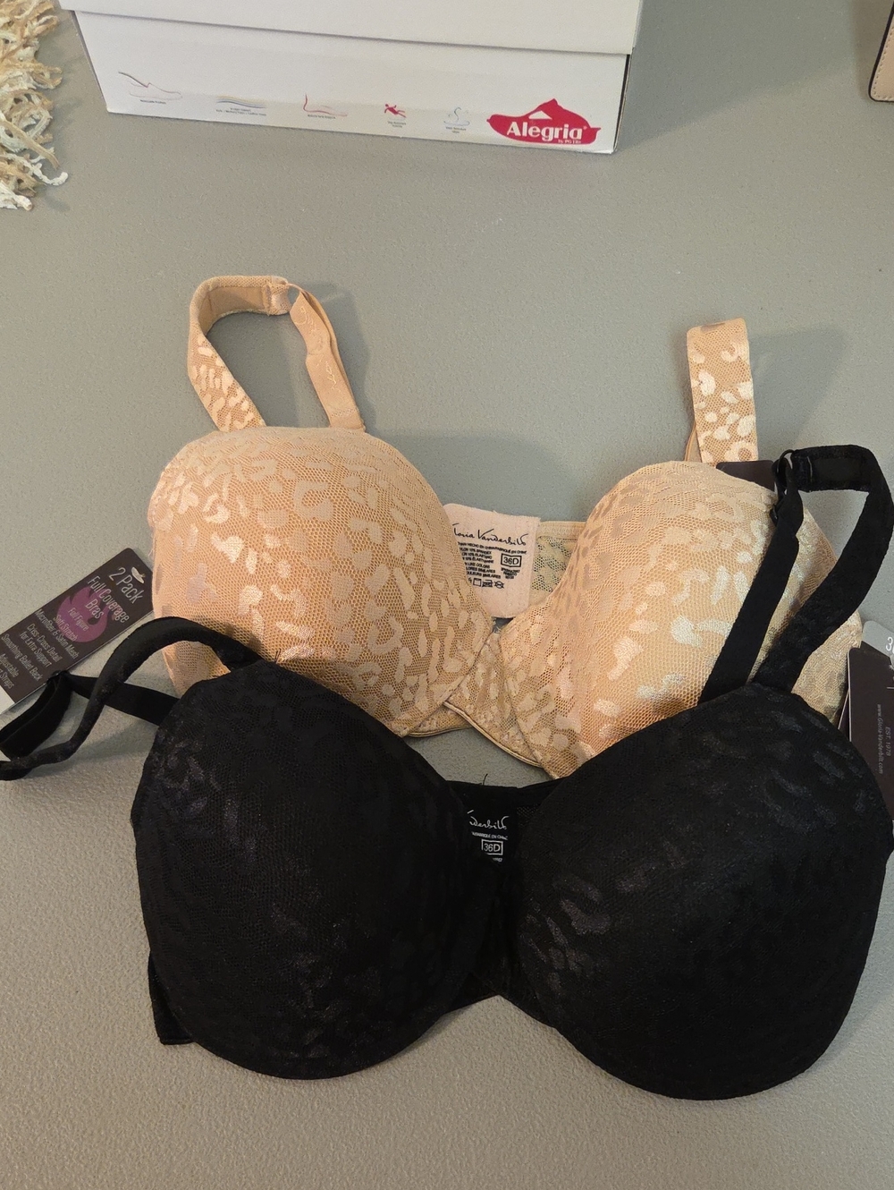 Gloria Vanderbilt Lace T-Shirt Bras — Black & Nude